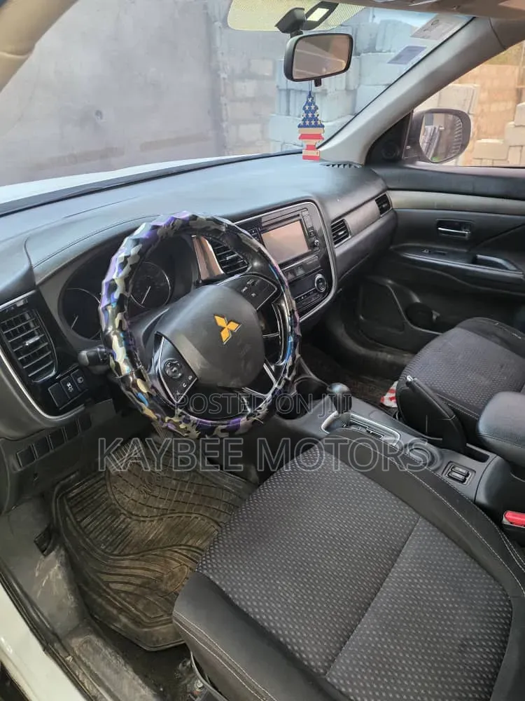 Mitsubishi Outlander 2018 White