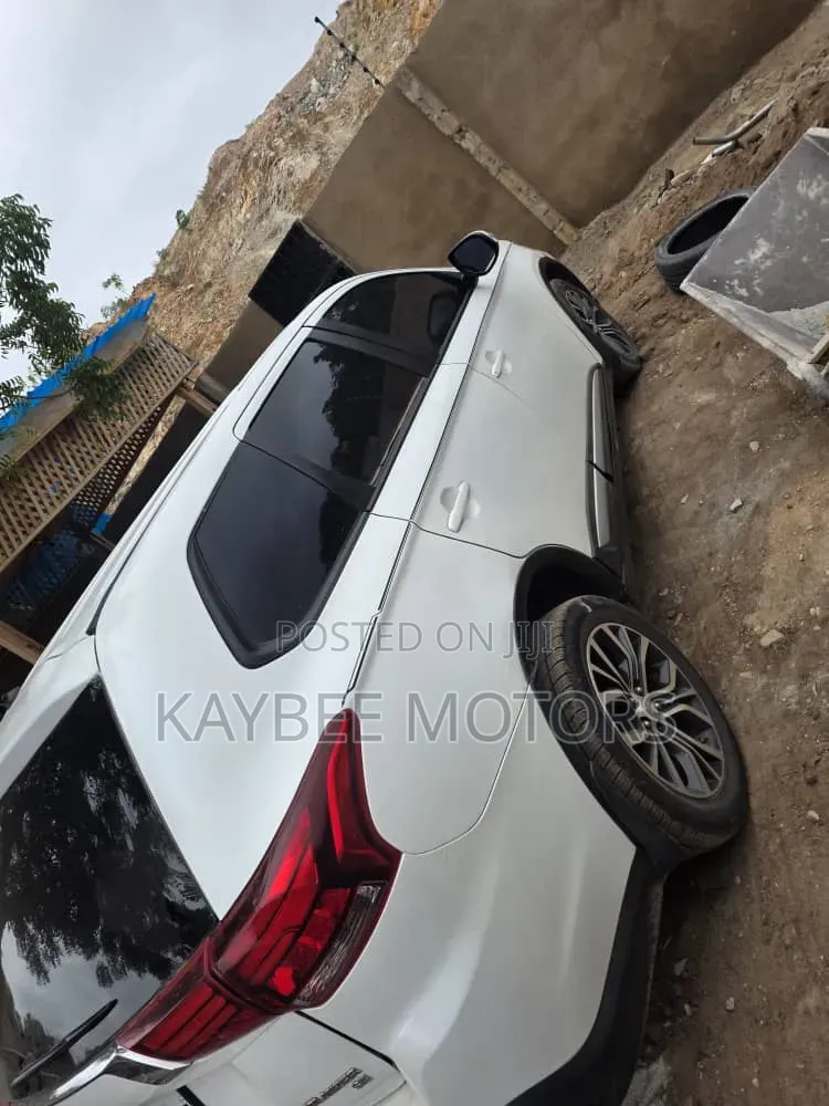 Mitsubishi Outlander 2018 White