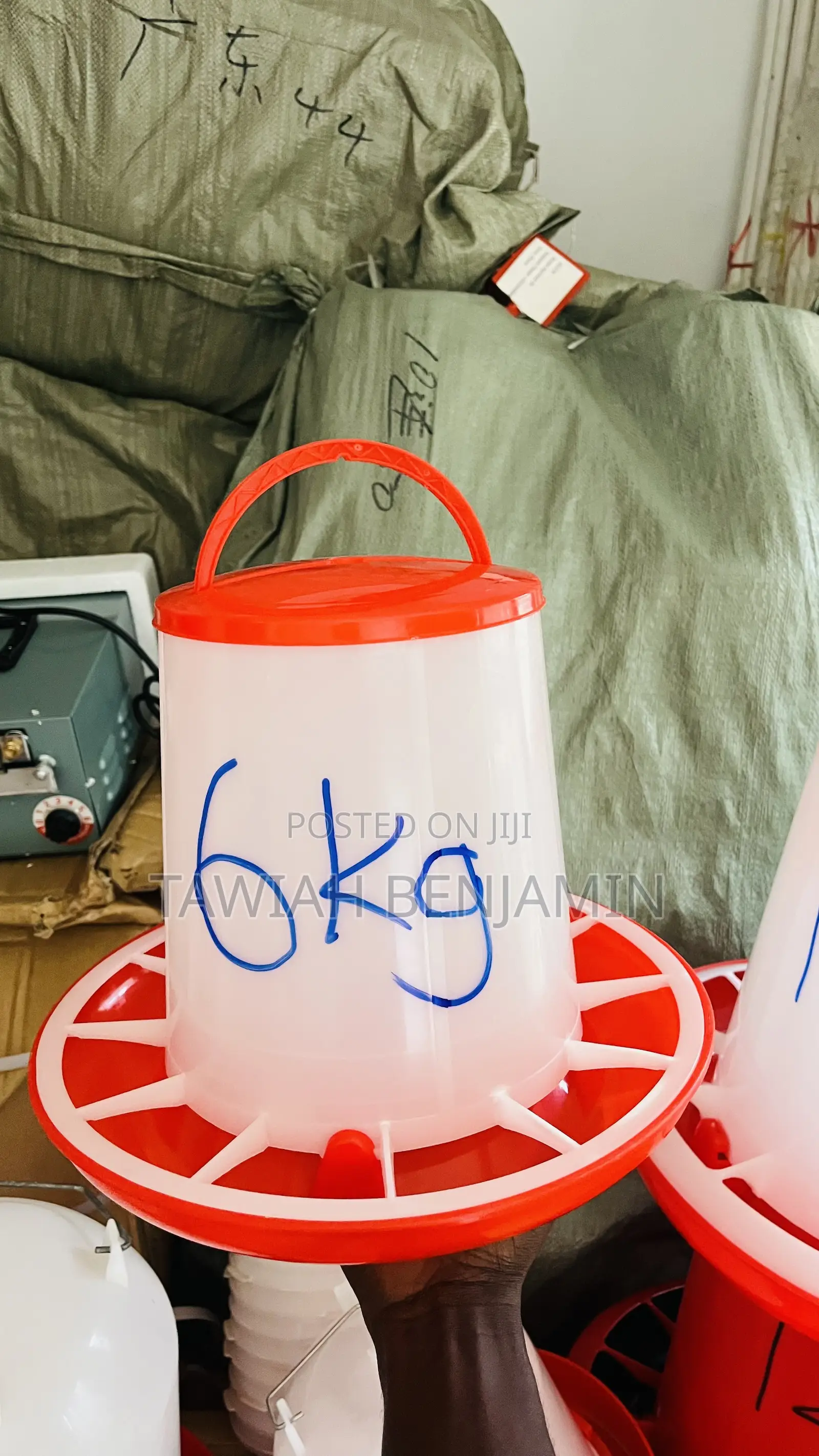 6kg Chicken Feeder