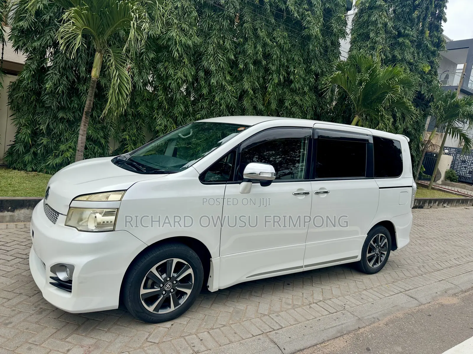Toyota Voxy 2012 White