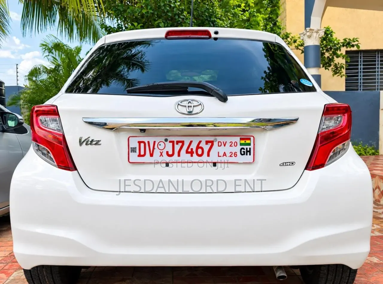 Toyota Vitz 1.3 AWD 5dr 2016 Silver