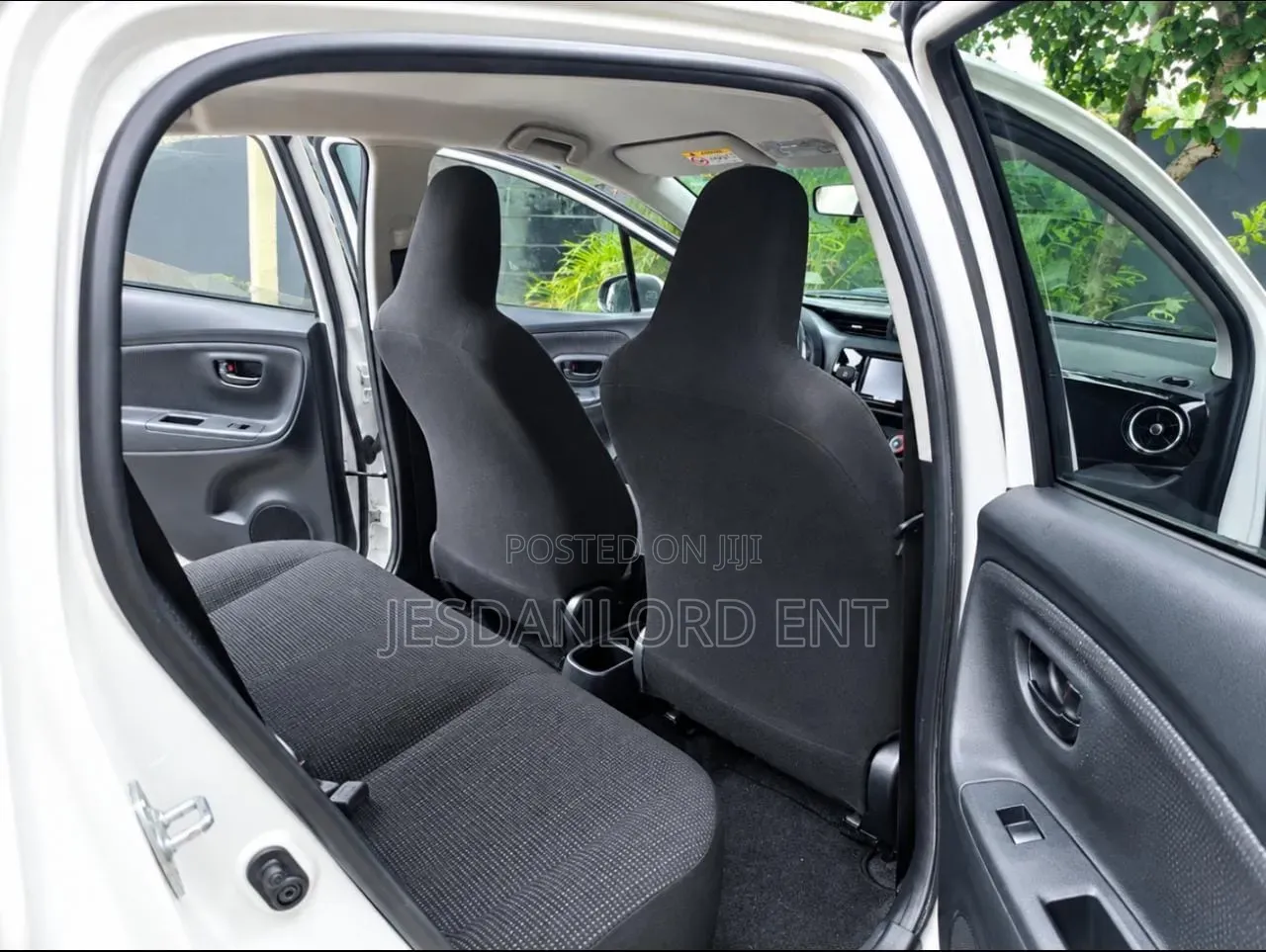 Toyota Vitz 1.3 AWD 5dr 2016 Silver