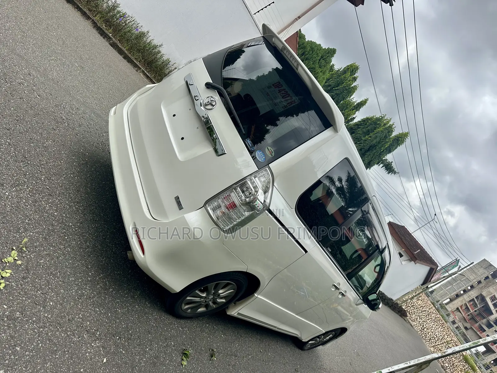 Toyota Voxy V 2WD 8-Seater 2012 White