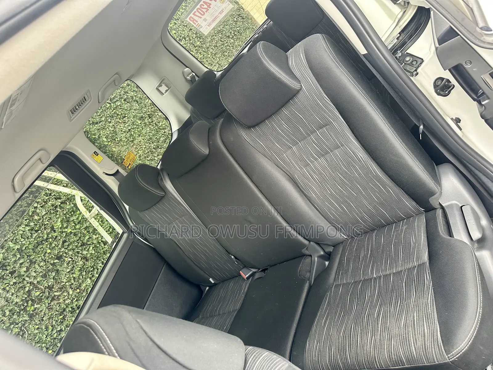Toyota Voxy V 2WD 8-Seater 2012 White