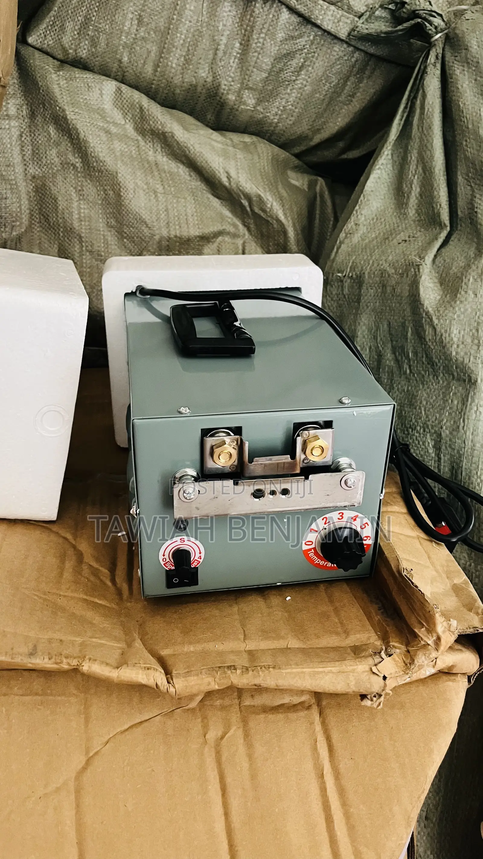 Automatic Debeaking Machines
