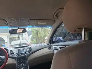Hyundai Elantra SE 4dr Sedan (1.8L 4cyl 6M) 2014