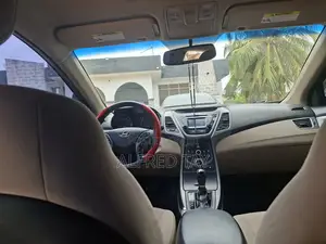 Hyundai Elantra SE 4dr Sedan (1.8L 4cyl 6M) 2014