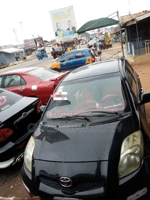 Toyota Vitz 2010 Black