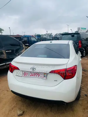 Toyota Corolla SE (1.8L 4cyl 2A) 2019 White