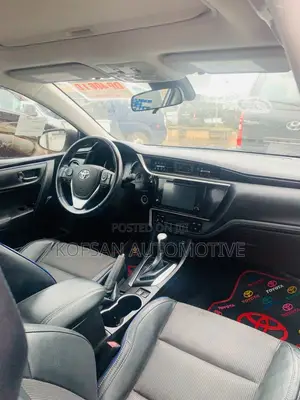 Toyota Corolla SE (1.8L 4cyl 2A) 2019 White
