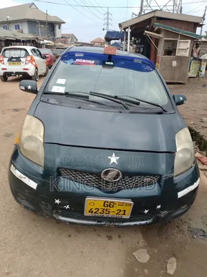 Toyota Vitz 2010 Green