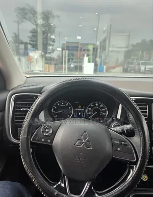Mitsubishi Outlander SE FWD 2017 White