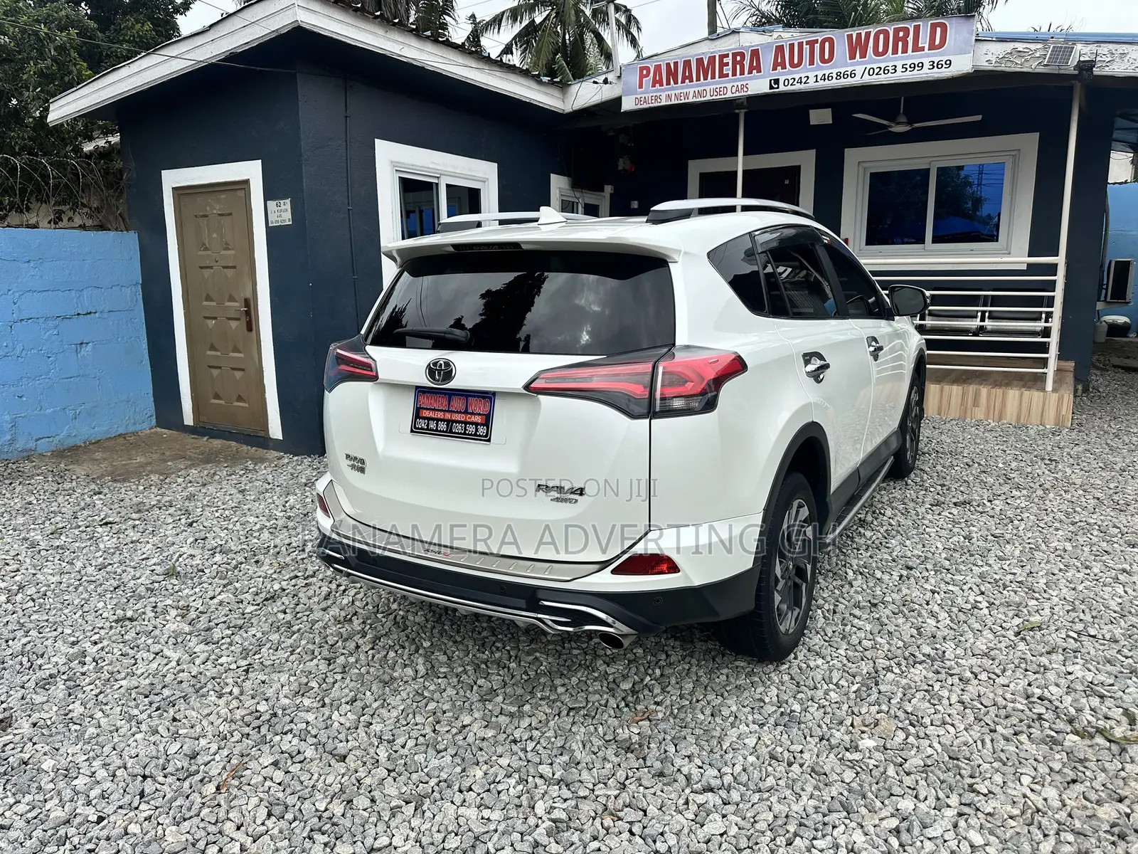 Toyota RAV4 XLE 4dr SUV AWD (2.5L 4cyl 6A) 2018 White