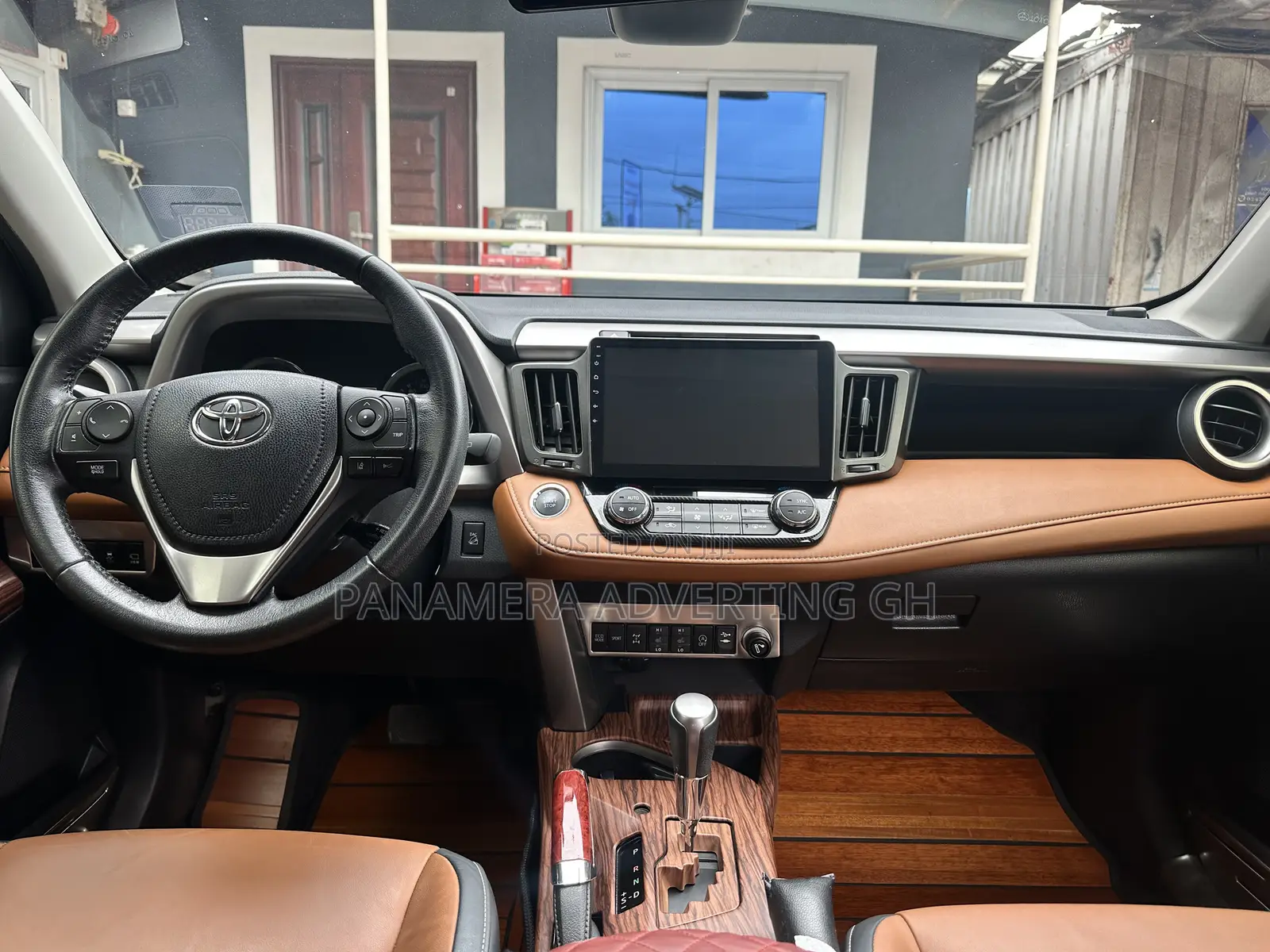 Toyota RAV4 XLE 4dr SUV AWD (2.5L 4cyl 6A) 2018 White