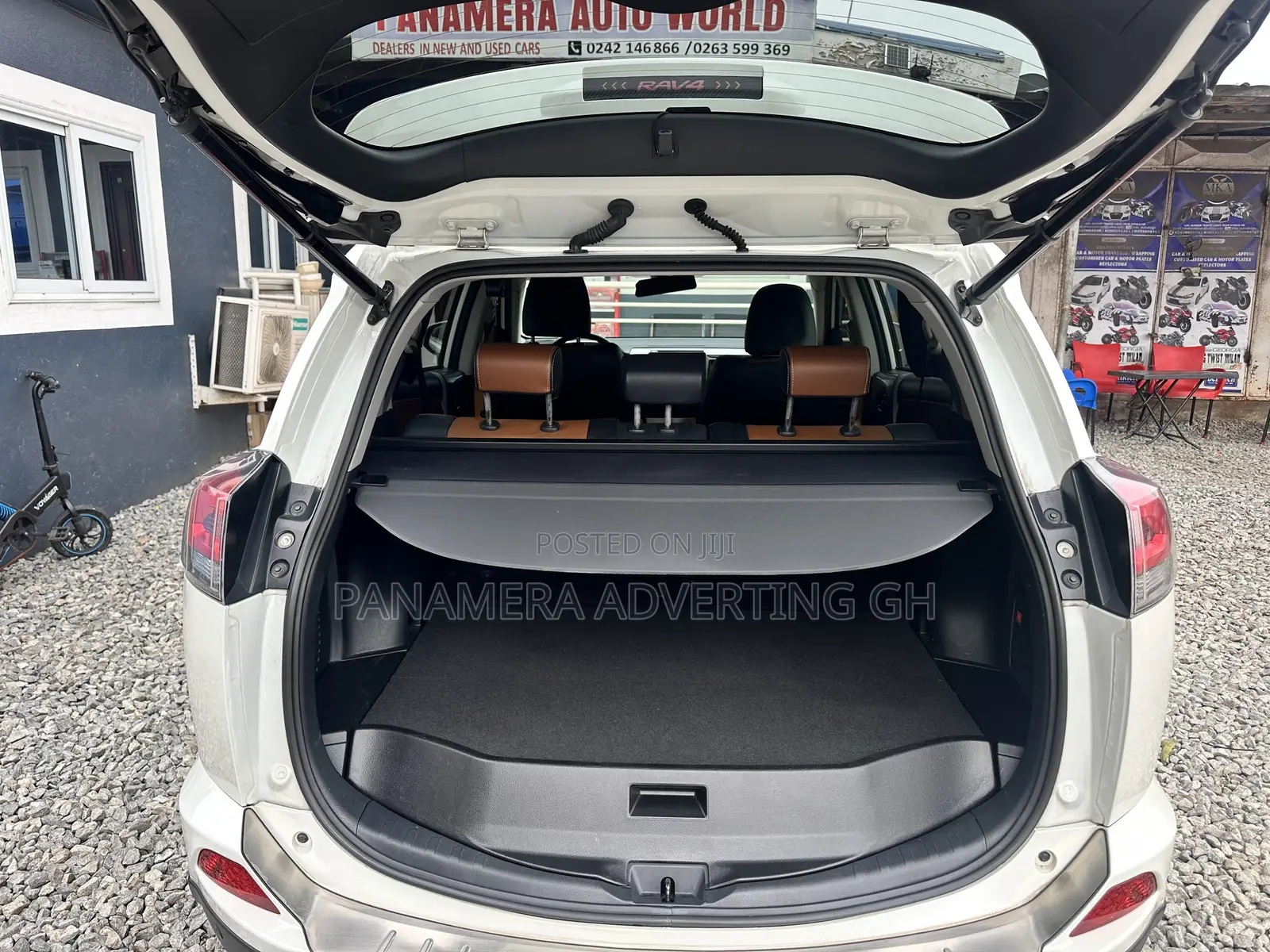 Toyota RAV4 XLE 4dr SUV AWD (2.5L 4cyl 6A) 2018 White