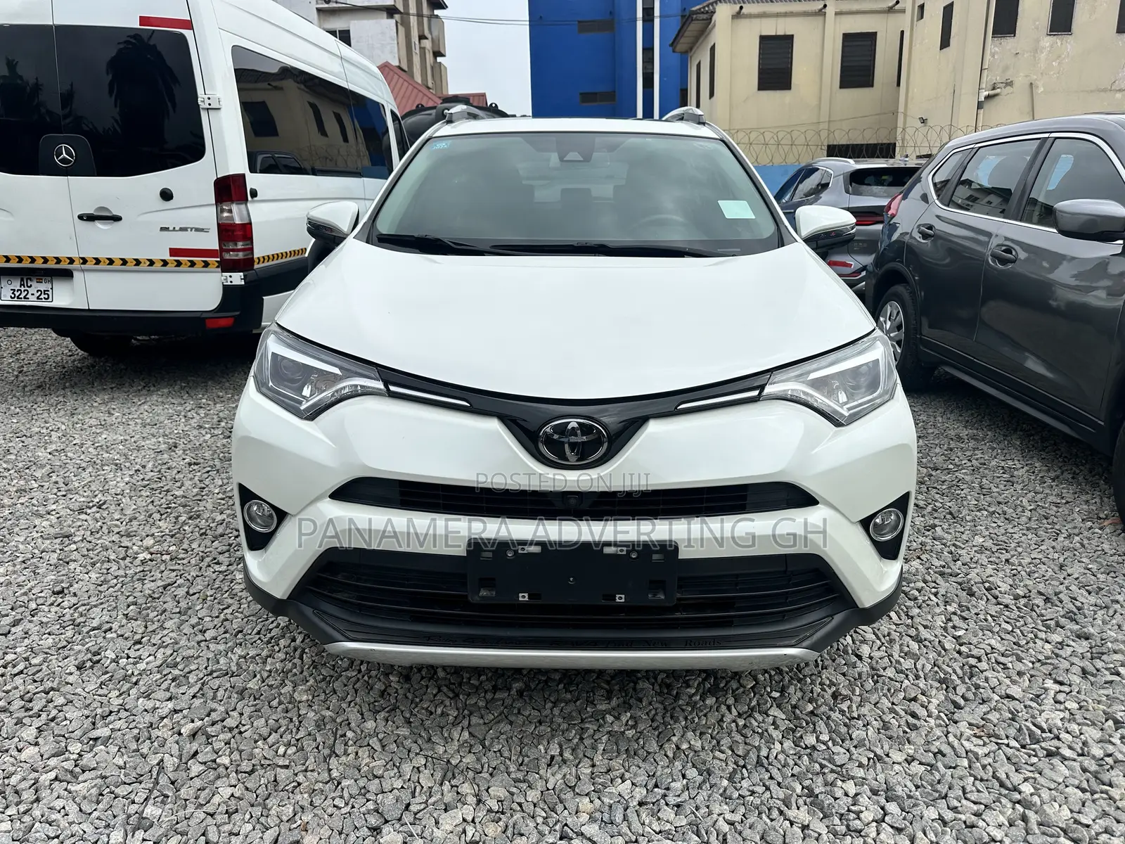Toyota RAV4 XLE 4dr SUV AWD (2.5L 4cyl 6A) 2018 White