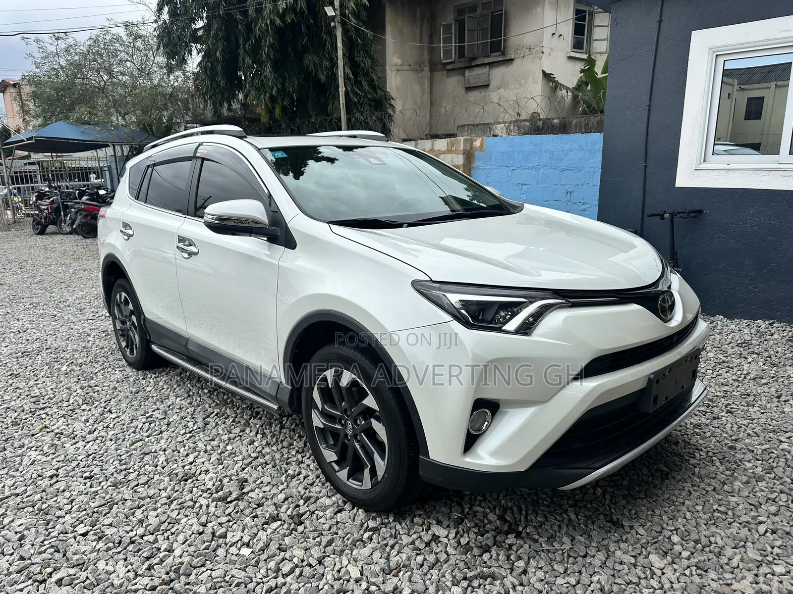 Toyota RAV4 XLE 4dr SUV AWD (2.5L 4cyl 6A) 2018 White