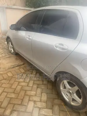 Toyota Vitz 1.0 FWD 5dr 2010 Silver