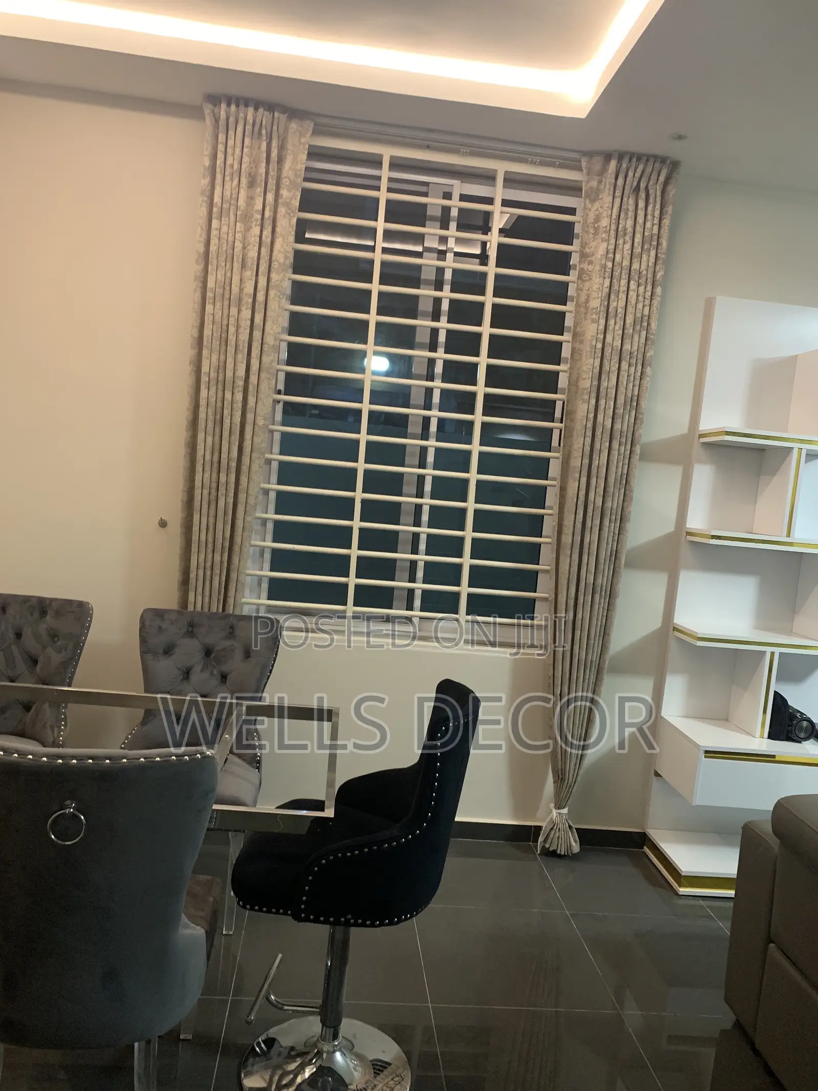 Premium Fabric, Elegant Finish