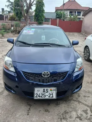 Toyota Yaris Base Sedan 4dr 2010 Black
