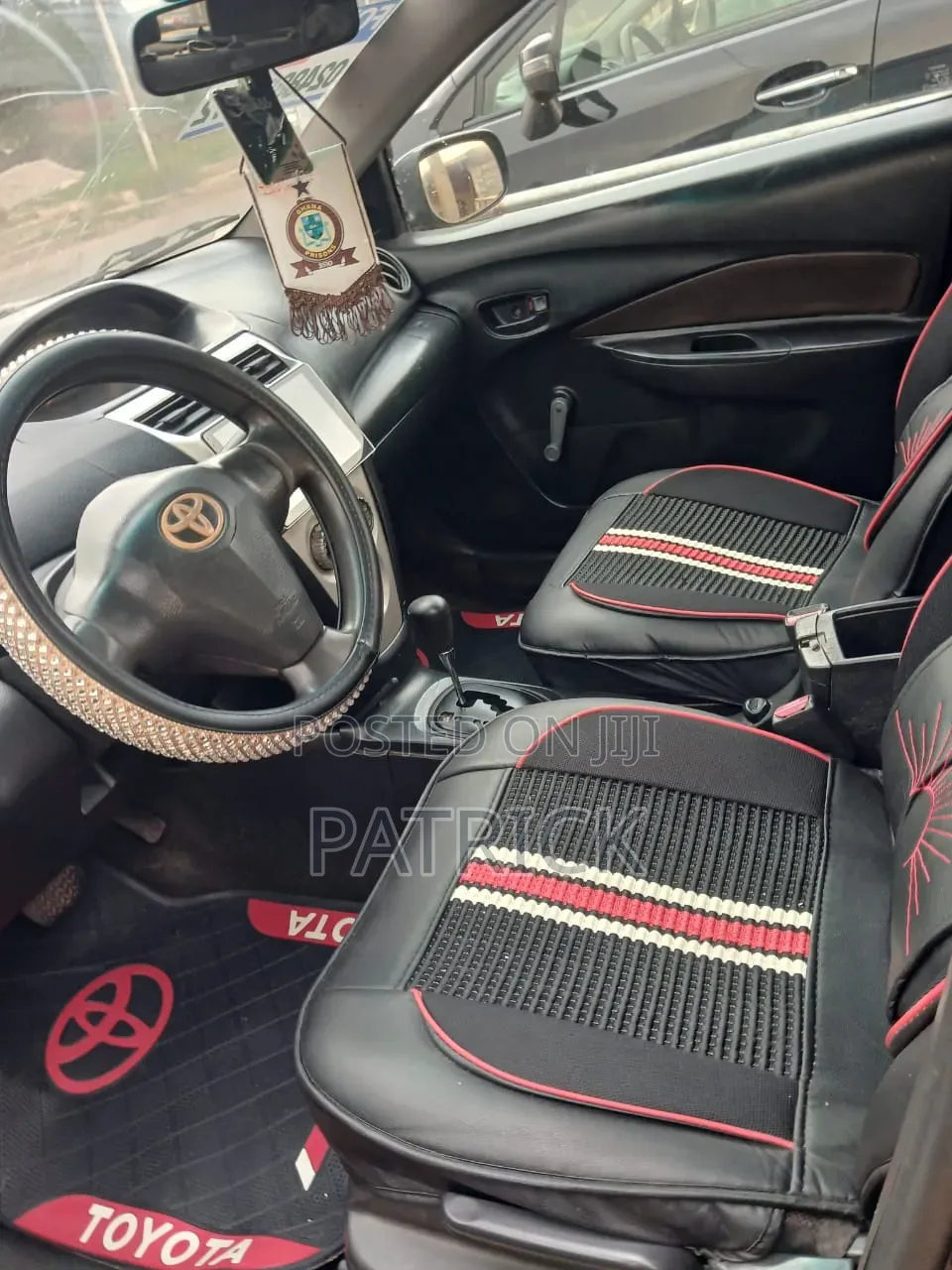 Toyota Yaris Base Sedan 4dr 2010 Black
