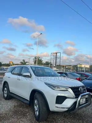 Toyota Fortuner 2.7 AWD 2021 White