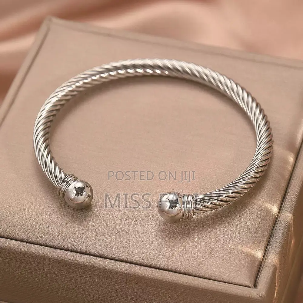 Casual Twist Cuff