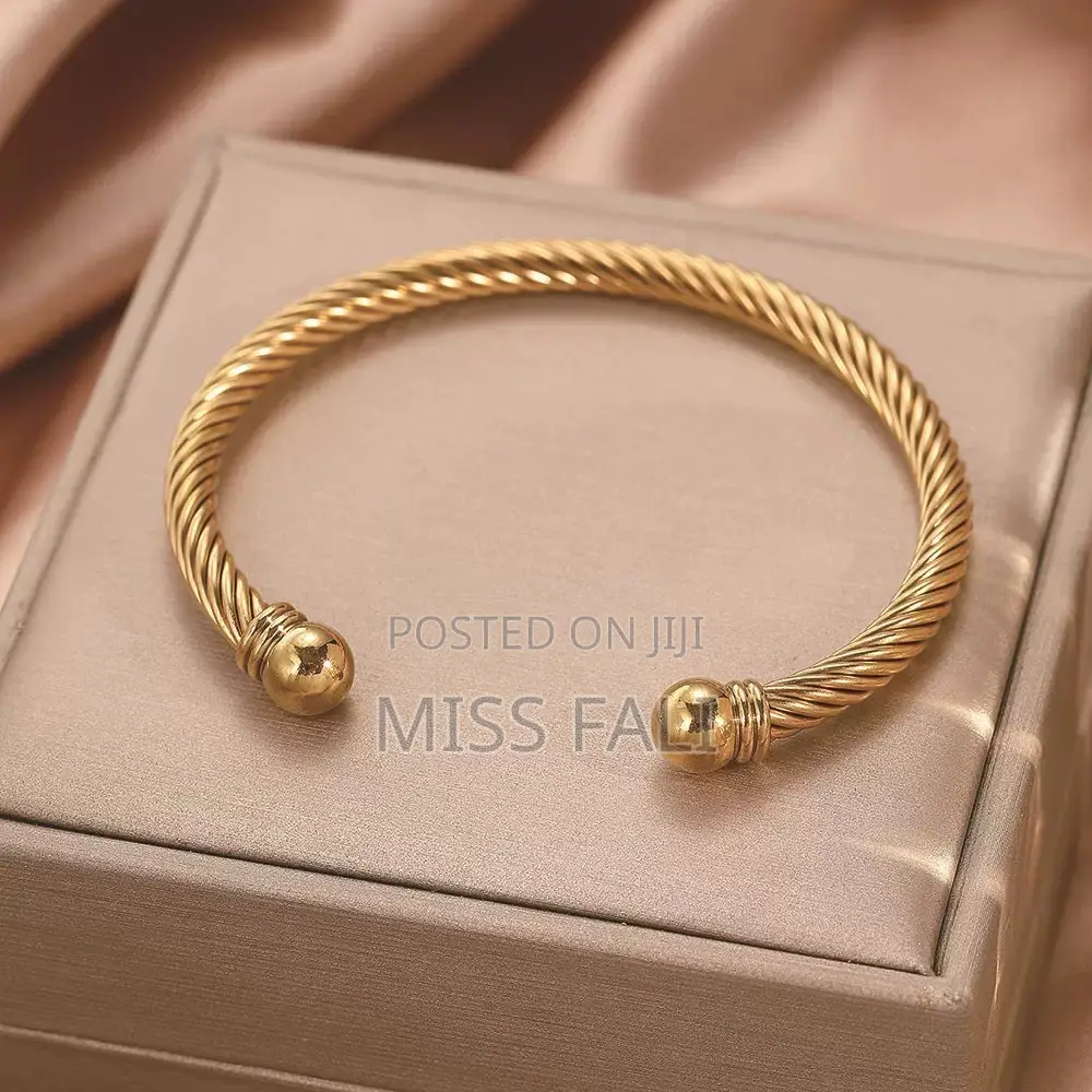 Casual Twist Cuff