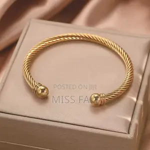 Casual Twist Cuff
