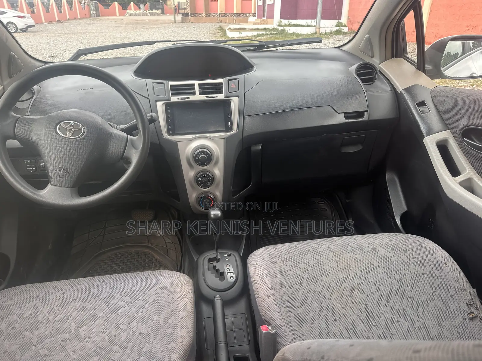 Toyota Vitz 1.3 FWD 5dr 2010 Silver
