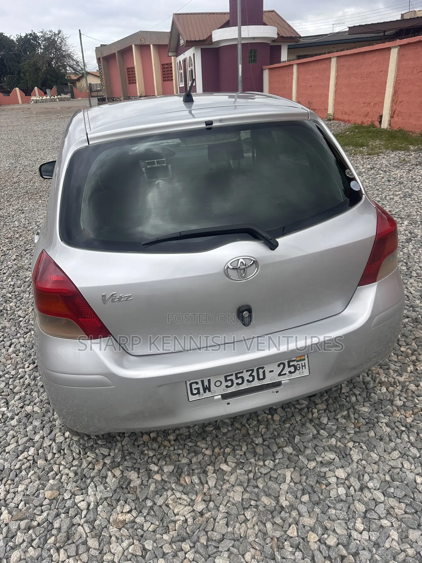 Toyota Vitz 1.3 FWD 5dr 2010 Silver