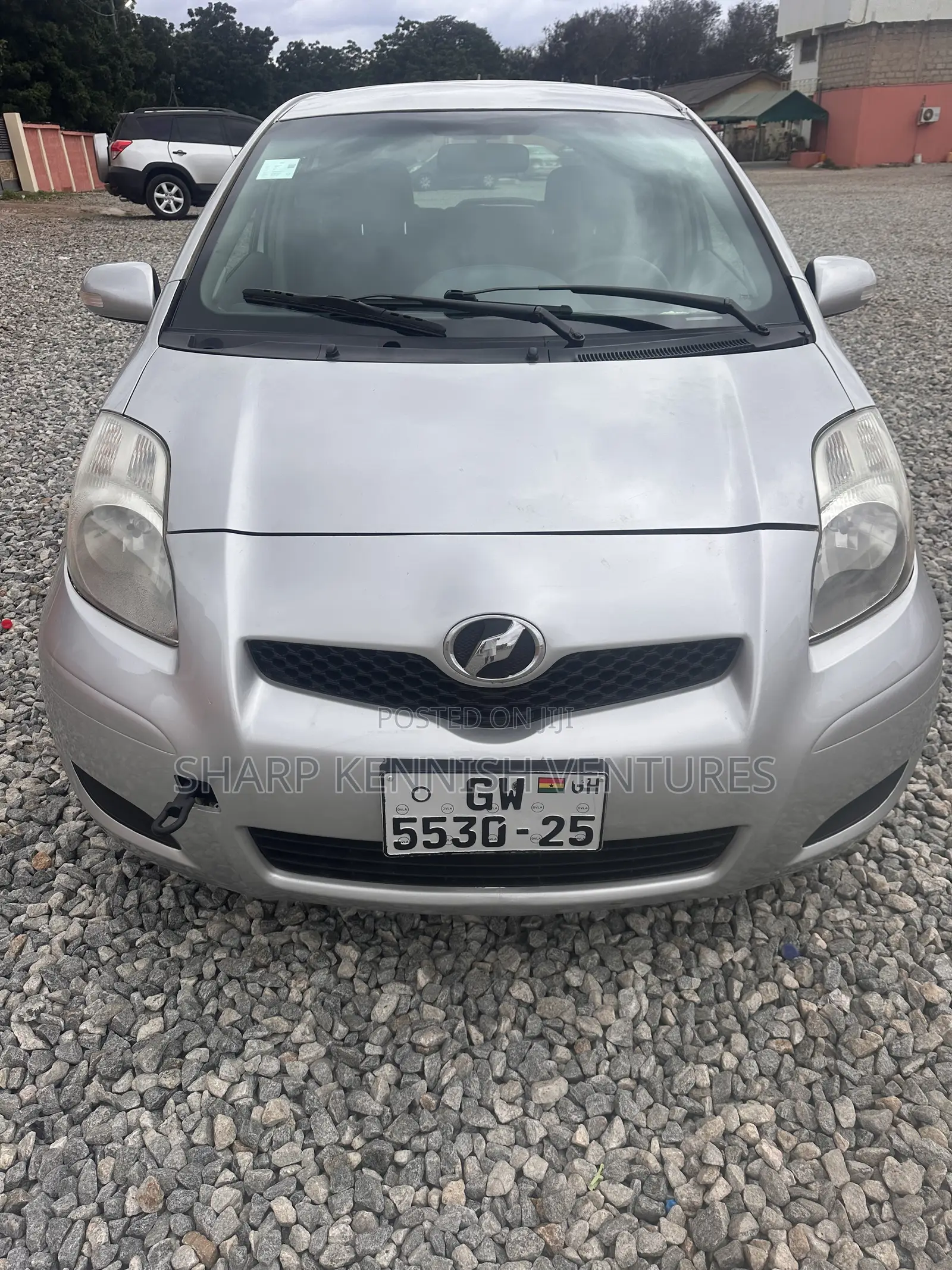 Toyota Vitz 1.3 FWD 5dr 2010 Silver