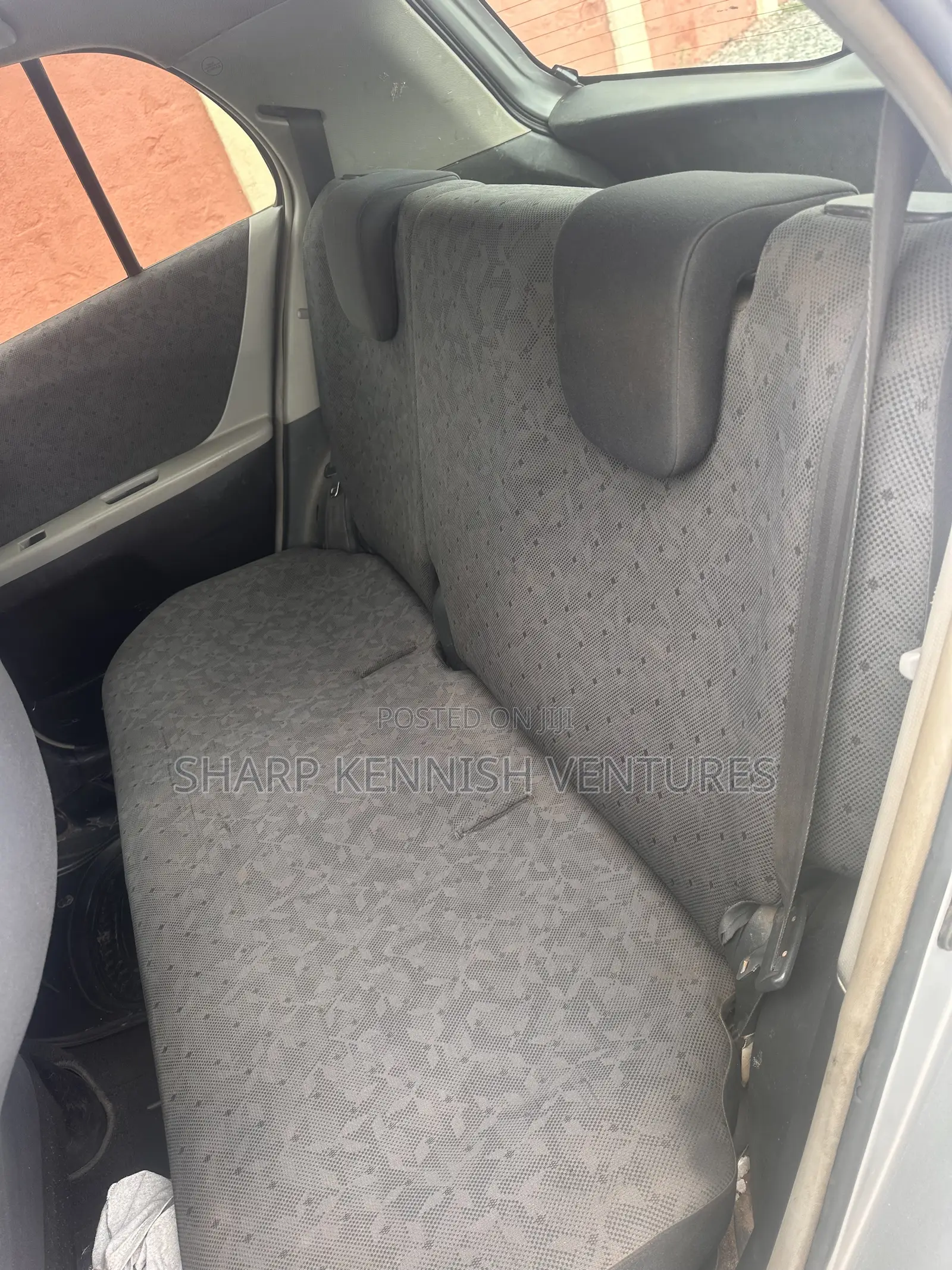 Toyota Vitz 1.3 FWD 5dr 2010 Silver