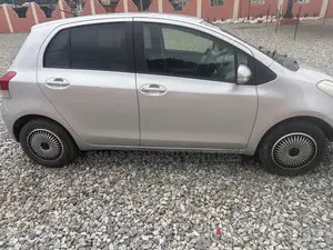 Toyota Vitz 1.3 FWD 5dr 2010 Silver