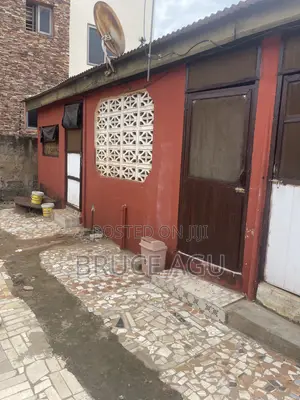 1bdrm Block of Flats in School Junction for rent