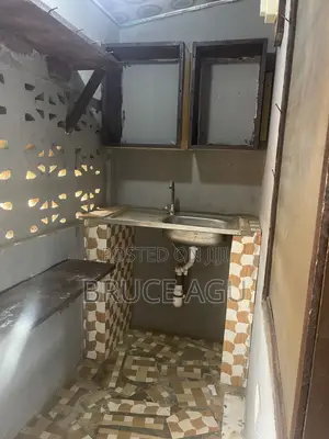 1bdrm Block of Flats in School Junction for rent