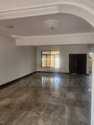 8bdrm House in Tema, Community 25 for rent
