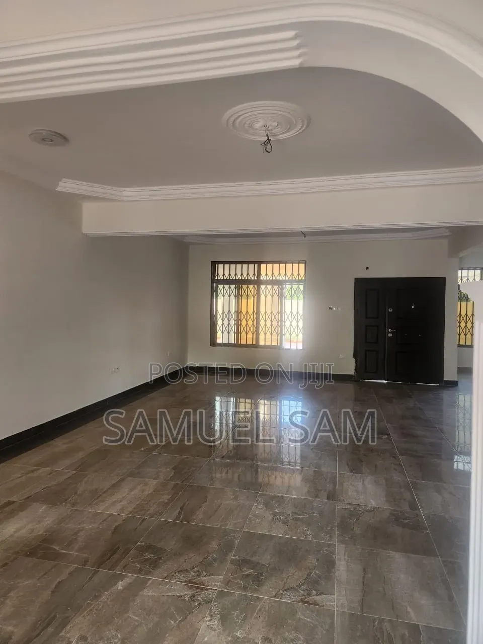 8bdrm House in Tema, Community 25 for rent