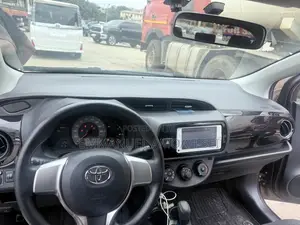 Toyota Vitz 1.3 FWD 5dr 2015 Brown