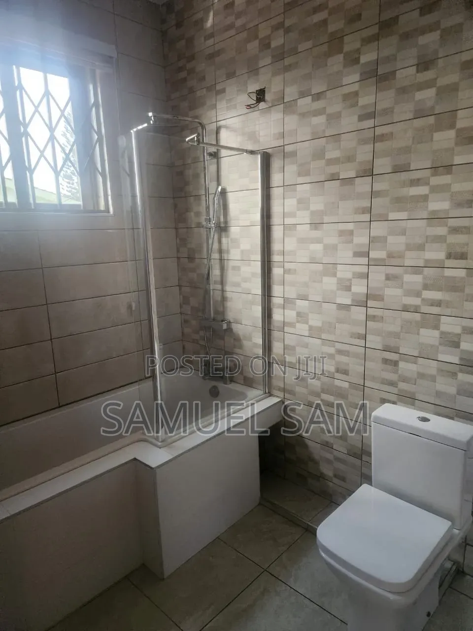 8bdrm House in Tema, Community 25 for rent