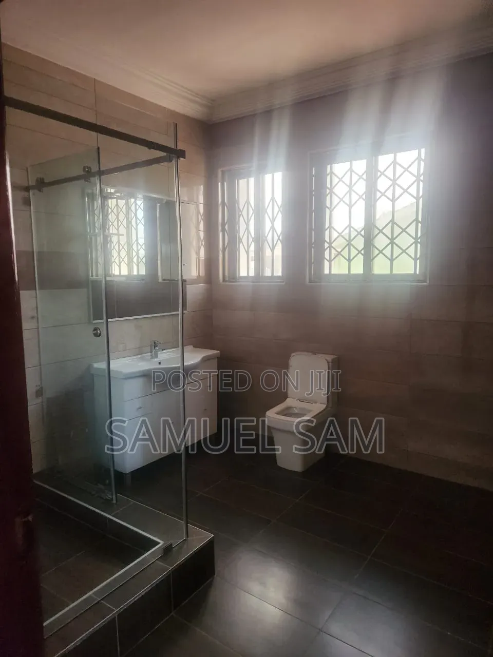 8bdrm House in Tema, Community 25 for rent