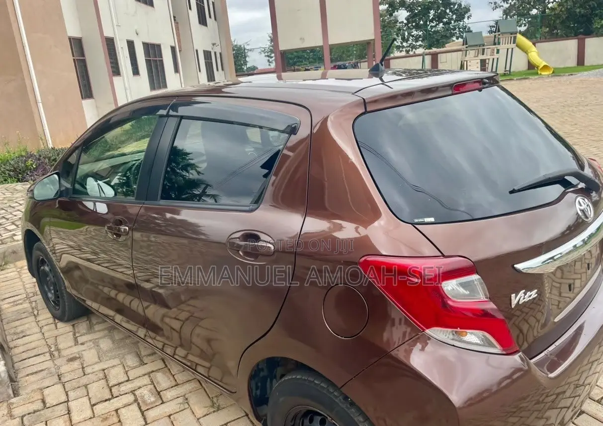 Toyota Vitz 1.3 FWD 5dr 2015 Brown
