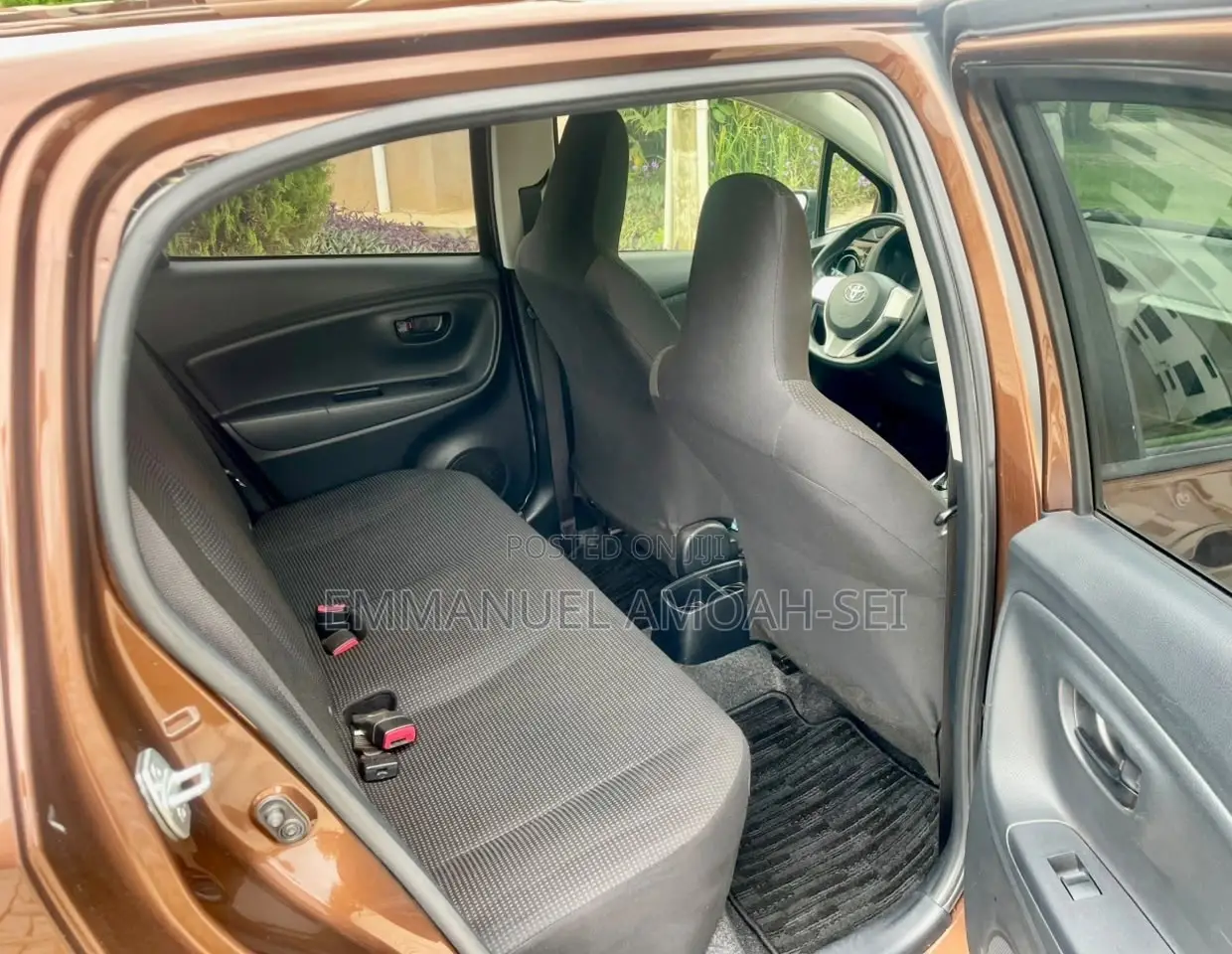 Toyota Vitz 1.3 FWD 5dr 2015 Brown