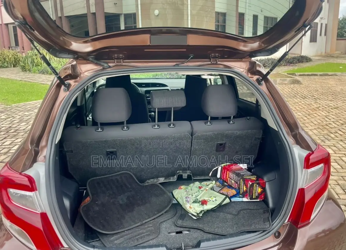 Toyota Vitz 1.3 FWD 5dr 2015 Brown