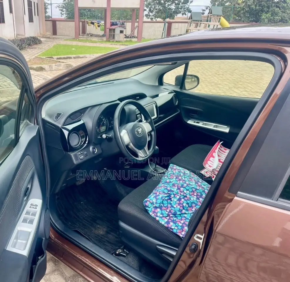 Toyota Vitz 1.3 FWD 5dr 2015 Brown