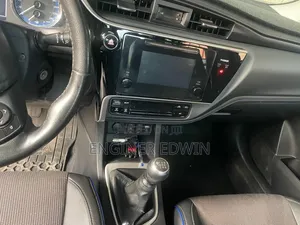 Toyota Corolla SE Special Edition 4dr Sedan (1.8L 4cyl CVT) 2017 Gray