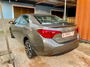 Toyota Corolla SE Special Edition 4dr Sedan (1.8L 4cyl CVT) 2017 Gray