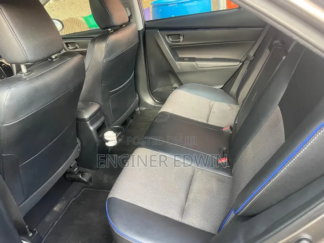 Toyota Corolla SE Special Edition 4dr Sedan (1.8L 4cyl CVT) 2017 Gray