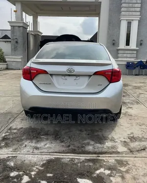 Toyota Corolla SE (1.8L 4cyl 2A) 2018 Silver