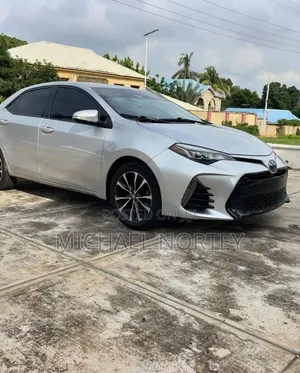 Toyota Corolla SE (1.8L 4cyl 2A) 2018 Silver